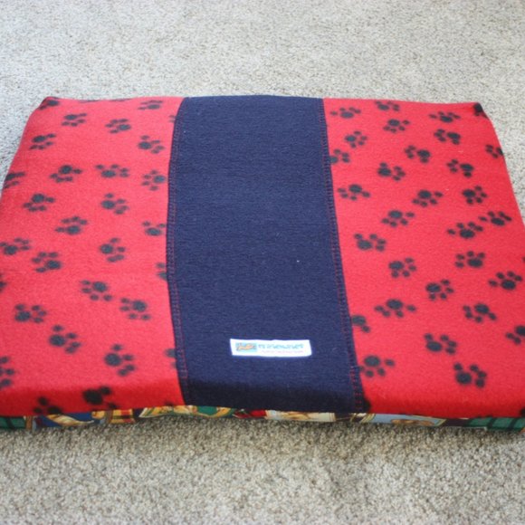 NEW Pet Bed Double-sided Cushion Red Blue Pawprint Travel Dogs - Picture 2 of 2